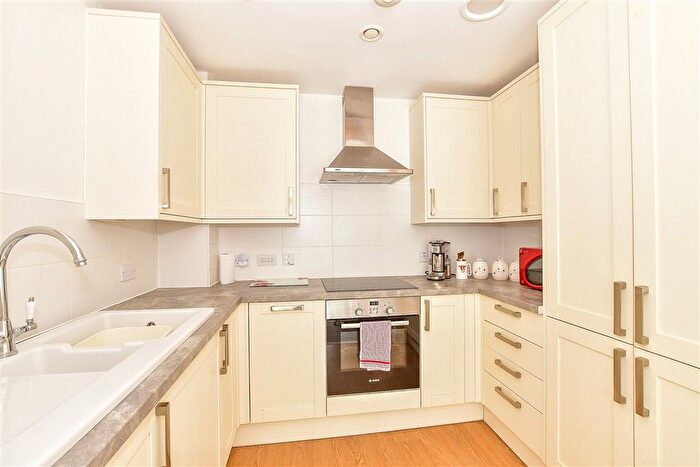 2 Bedroom Flat For Sale In Tudeley Lane, Tonbridge, Kent, TN11
