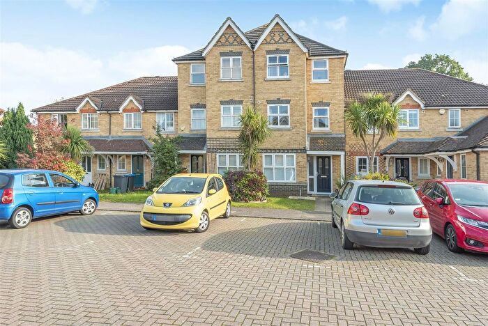 6 Bedroom Terraced House To Rent In Nightingale Shott, Egham, TW20