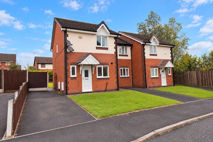 3 Bedroom Mews To Rent In Cherry Close, Bury, BL9