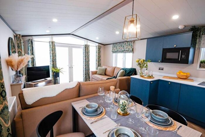 2 Bedroom Lodge For Sale In Shilling Wood, Comrie, PH6