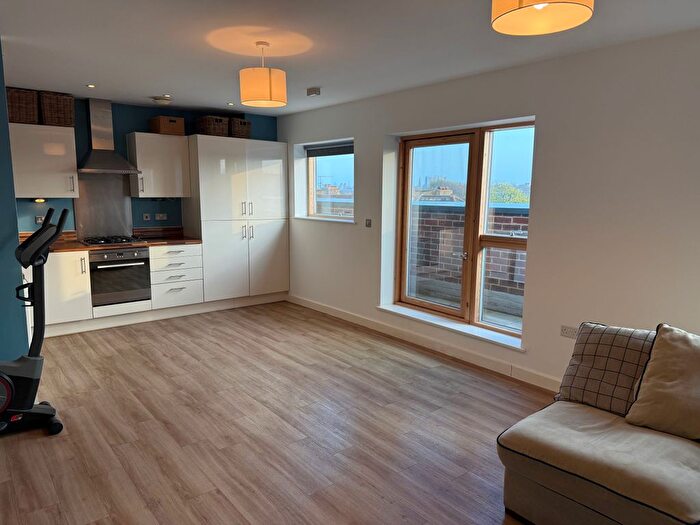 2 Bedroom Flat To Rent In West Green Road, London, N15