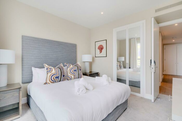 2 Bedroom Apartment To Rent In Westferry Circus, E14