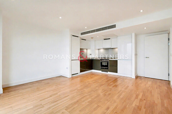 1 Bedroom Apartment For Sale In Landmark East, Canary Wharf, E14