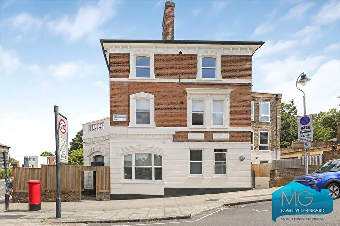 3 Bedroom Flat For Sale In Brecknock Road, Holloway, London, N19