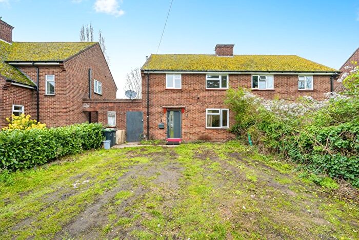 4 Bedroom Semi-Detached House For Sale In Barkers Lane, Bedford, Bedfordshire, MK41