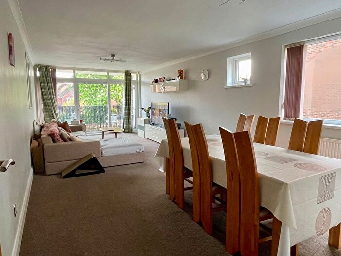 2 Bedroom Flat To Rent In Courts Down Road, Bromley, BR6