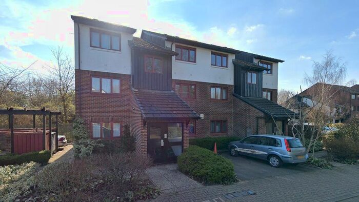 1 Bedroom Flat To Rent In Marina Approach, Yeading, Hayes, UB4