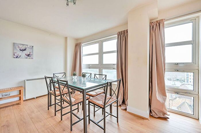 2 Bedroom Flat To Rent In Rivers House, Brentford, TW8