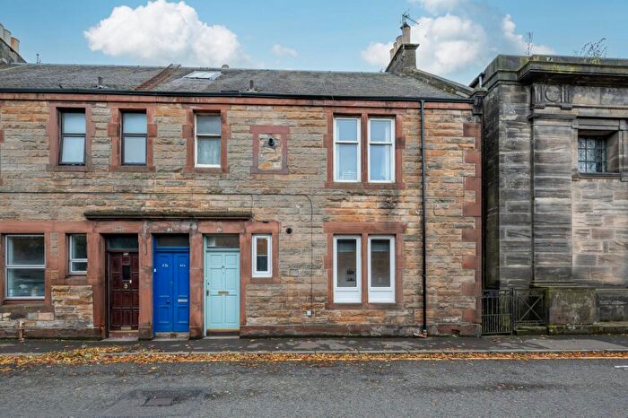 2 Bedroom Flat For Sale In Priory Lane, Dunfermline, KY12