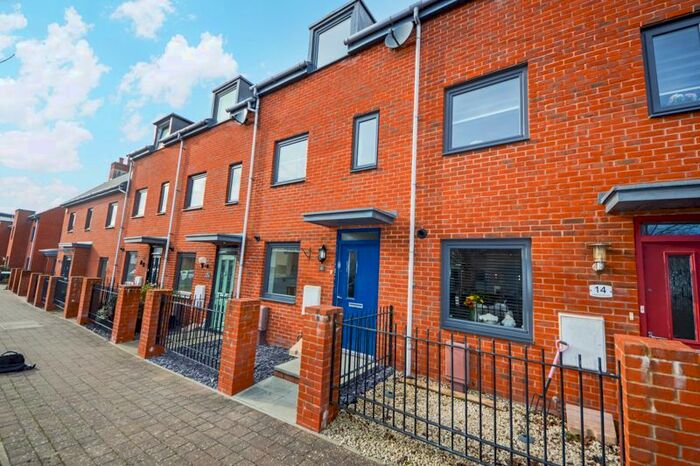 4 Bedroom Terraced House To Rent In Cumberland Way, Waterlooville, PO7