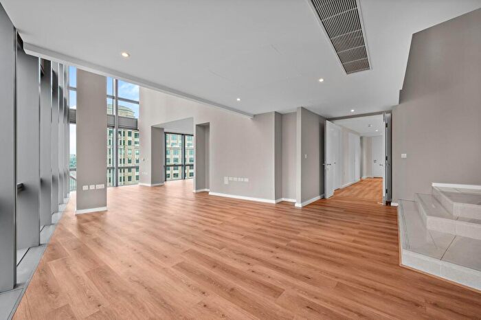 3 Bedroom Flat To Rent In Hertsmere Road, Poplar, E14