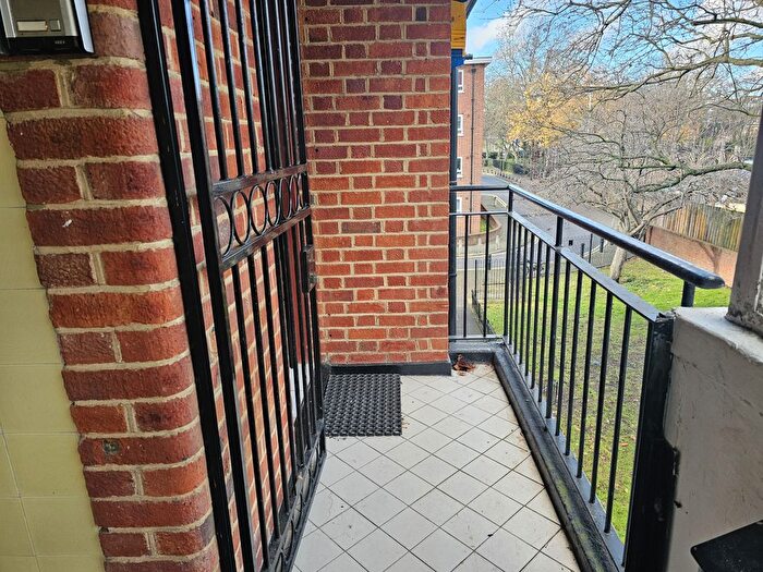 1 Bedroom Flat To Rent In Burns House, N16