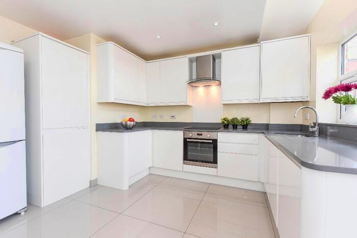 5 Bedroom Property To Rent In Milton Road, Southampton, SO15