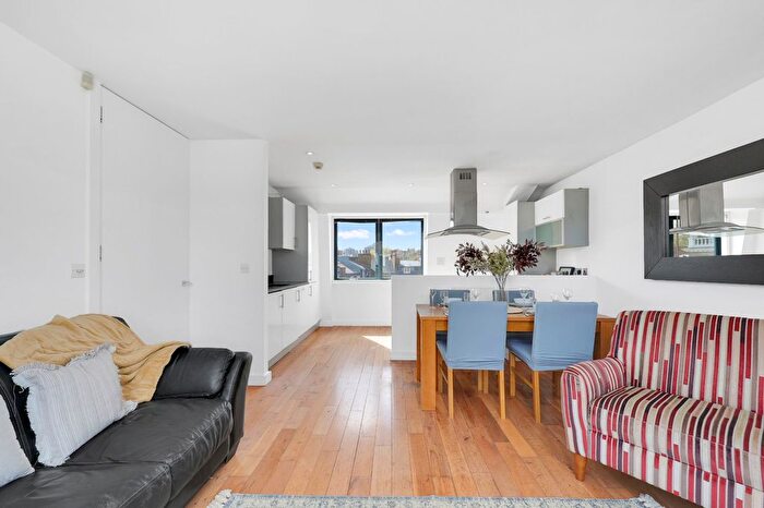 2 Bedroom Flat To Rent In Acton Street, London, WC1X