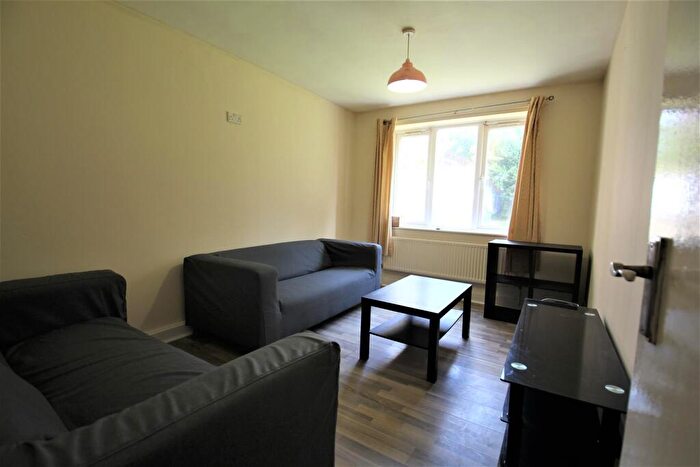 1 Bedroom Flat To Rent In Pennington Court, Leeds, LS6