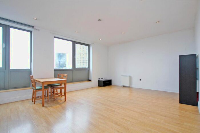 1 Bedroom Flat To Rent In Gallery Apartments, Commercial Road, Whitechapel, London, E1