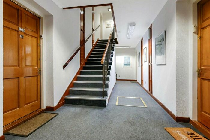 2 Bedroom Flat For Sale In Riverside Park, Linnpark Avenue, Netherlee, East Renfrewshire, G44