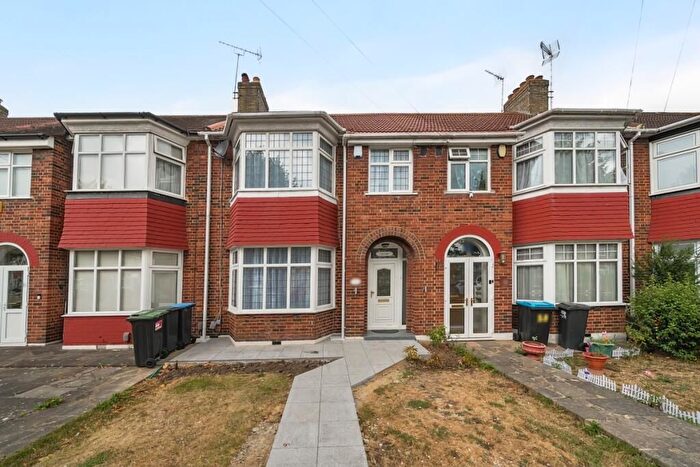 3 Bedroom Terraced House To Rent In London, N13