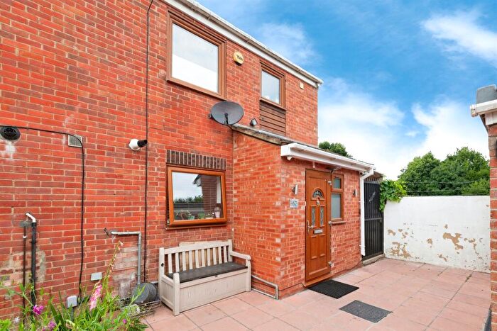 4 Bedroom End Of Terrace House For Sale In Rochfords Gardens, Slough, SL2