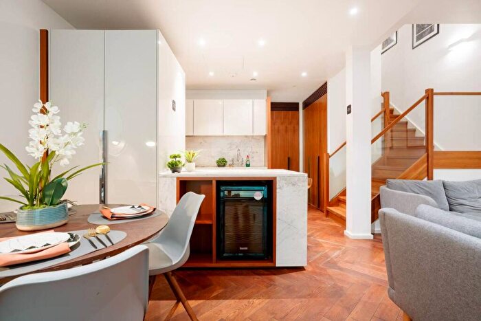 2 Bedroom Flat To Rent In Embassy Gardens, London, SW11