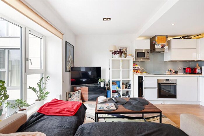 Apartment To Rent In Avantgarde Place, E1