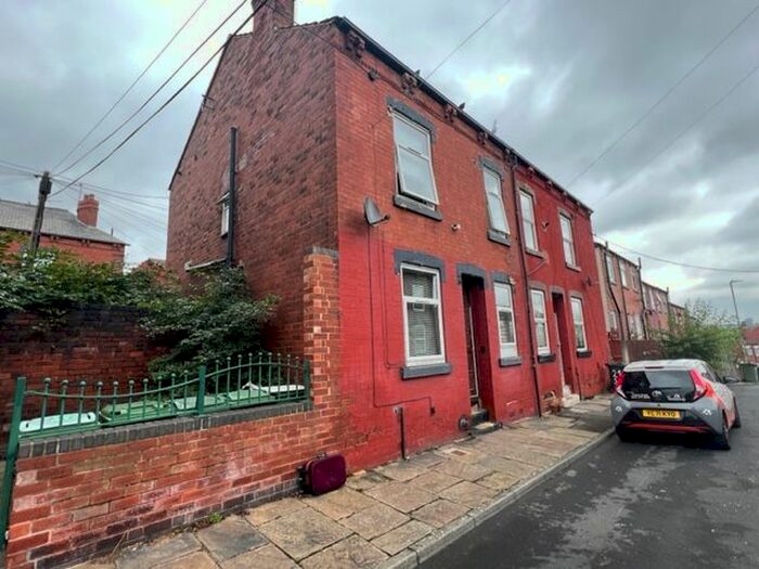 2 Bedroom Property To Rent In Ely Street, Armley, Leeeds, LS12