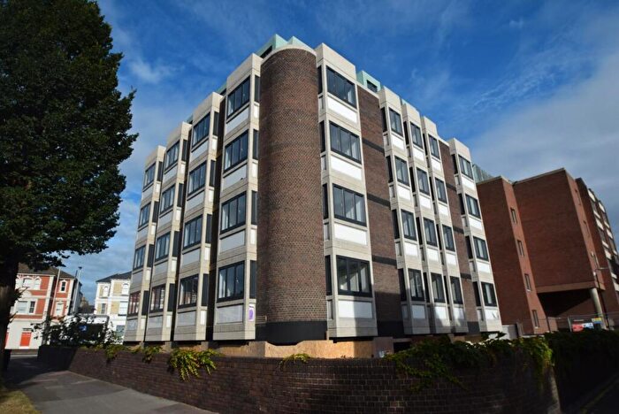 2 Bedroom Apartment To Rent In Gildredge Road, Eastbourne, BN21