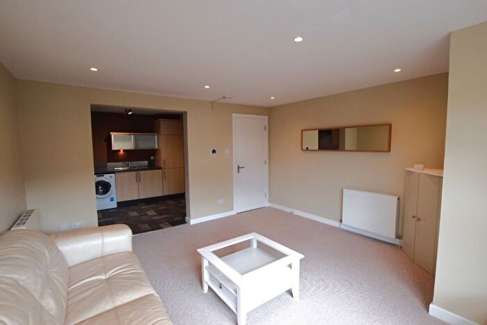 2 Bedroom Flat To Rent In Salamander Court, Leith, Edinburgh, EH6