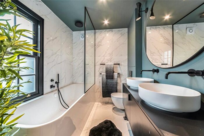 2 Bedroom Apartment To Rent In Gilston Road, London, SW10
