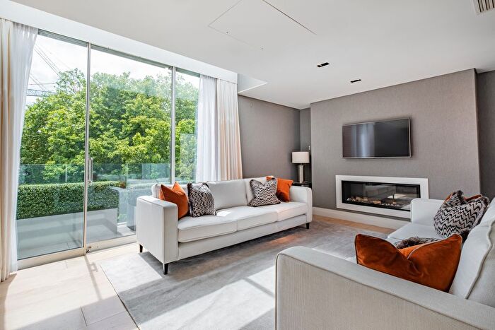 3 Bedroom Maisonette To Rent In Green Street, London, W1K