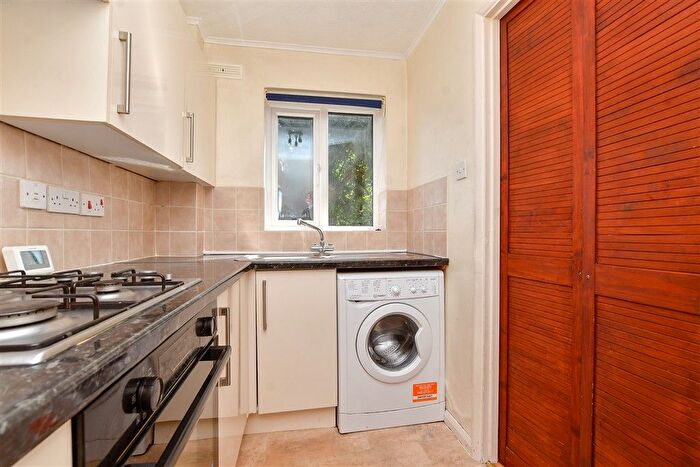 1 Bedroom End Of Terrace House For Sale In Teazlewood Park, Leatherhead, Surrey, KT22