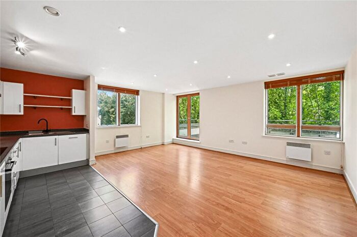 2 Bedroom Apartment To Rent In Albemarle Road, Beckenham, BR3