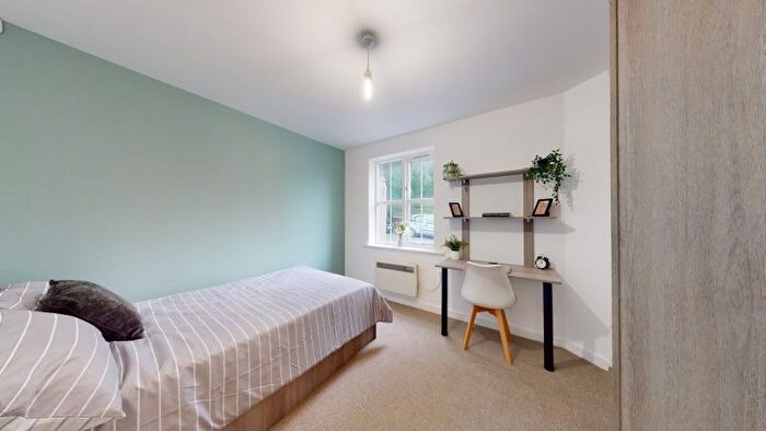 2 Bedroom Property To Rent In St Michaels Lane, Headingley, Leeds, LS6