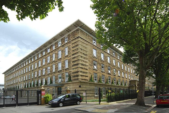 2 Bedroom Flat For Sale In Bromyard House, Acton, London, W3