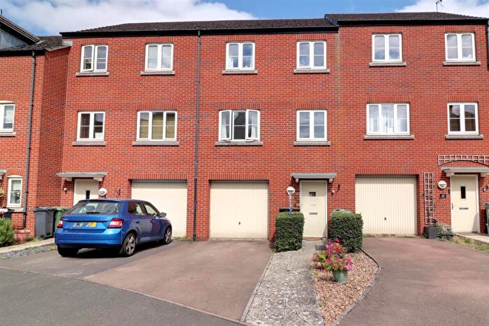 4 Bedroom Terraced House For Sale In Bradestones Way, Stonehouse, GL10