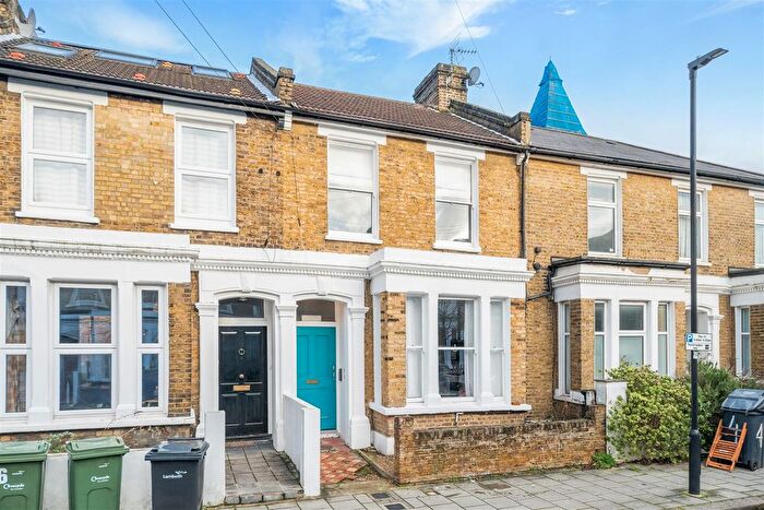 2 Bedroom Flat To Rent In Kay Road, London, SW9