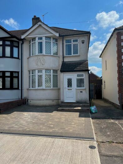 3 Bedroom House To Rent In Hubert Road, Rainham, RM13
