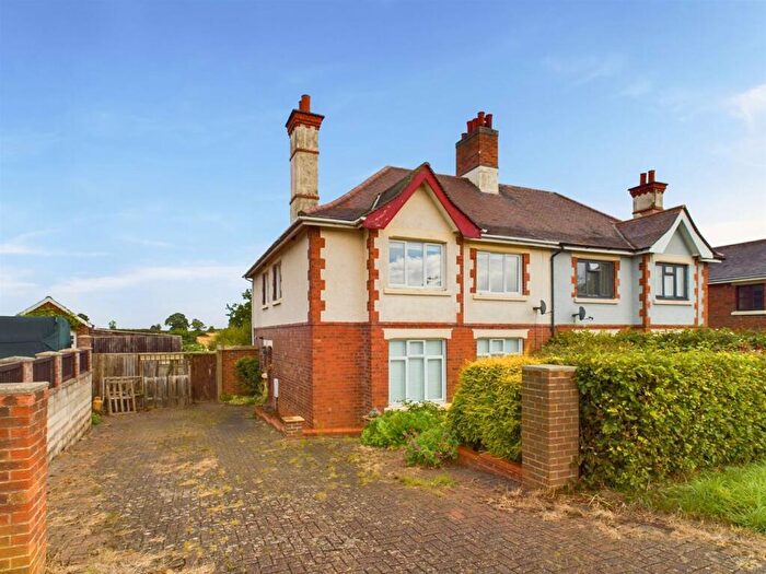 4 Bedroom Semi-Detached House For Sale In The Green, Lowdham, Nottingham, NG14