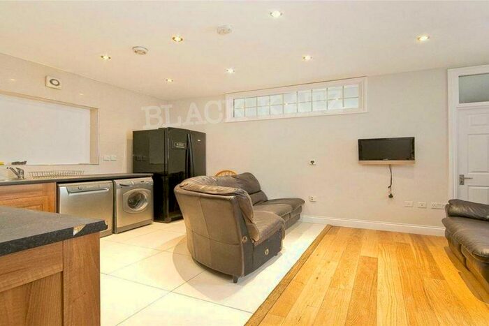 4 Bedroom Flat To Rent In Camden Road, N7