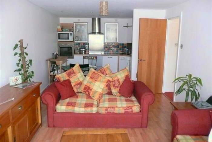 2 Bedroom Flat To Rent In Constitution Street, Leith, Edinburgh, EH6