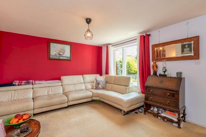3 Bedroom Terraced House For Sale In Winterbourne Road, Chichester, PO19