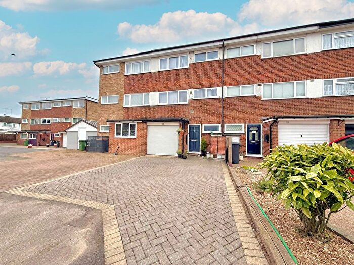 3 Bedroom Town House For Sale In St. Michaels Avenue, Houghton Regis, LU5