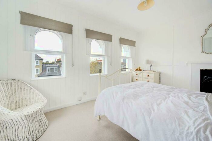 2 Bedroom Flat To Rent In Redcliffe Gardens, Chelsea, London, SW10