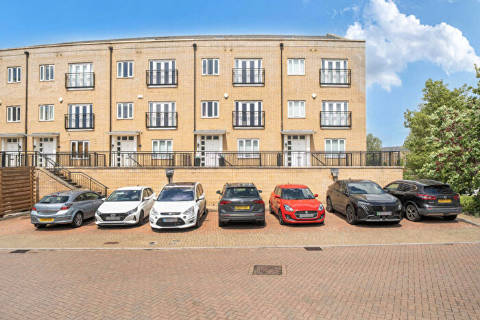 4 Bedroom Town House For Sale In Felsted, Milton Keynes, MK7