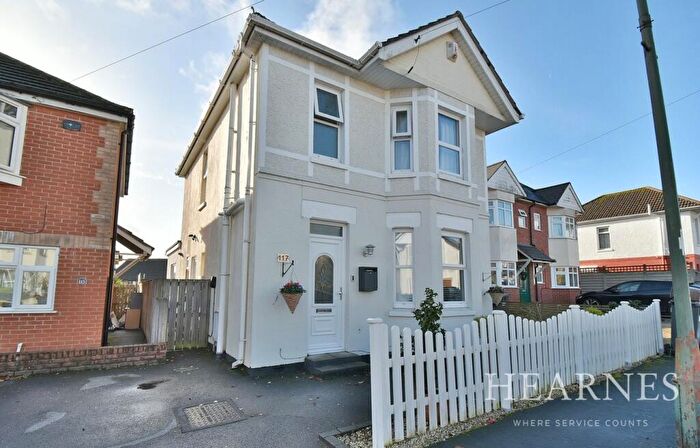 3 Bedroom Detached House For Sale In Kingswell Road, Bournemouth, BH10