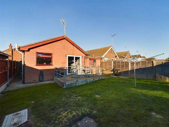 1 Bedroom Bungalow For Sale In Urmond Road, Canvey Island, SS8