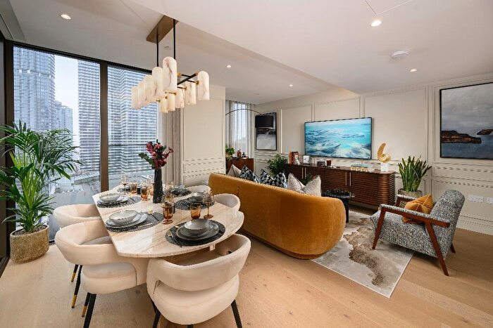 2 Bedroom Apartment For Sale In South Quay Plaza, Canary Wharf, London, E14