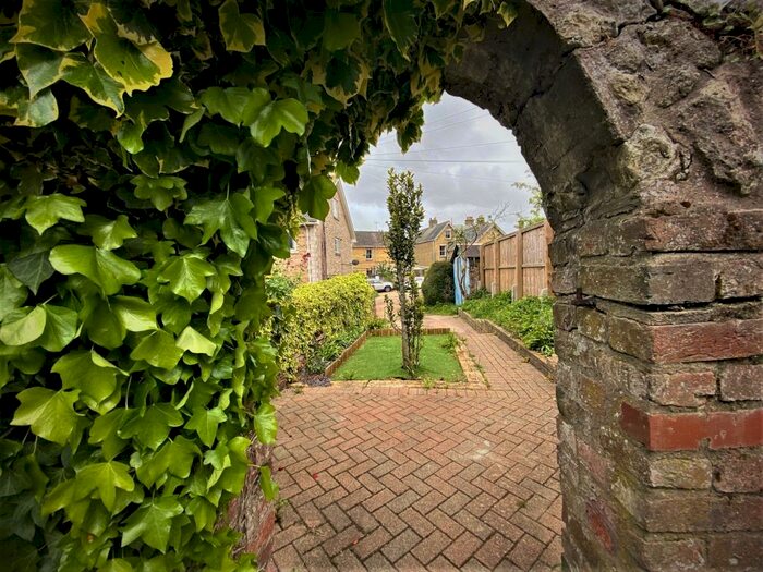 2 Bedroom Semi-Detached House To Rent In Park Road, Cowes, PO31