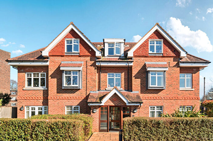 1 Bedroom Apartment For Sale In Grange Court, Addlestone Park, Addlestone, KT15