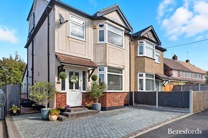 4 Bedroom Semi-Detached House For Sale In Rayleigh Road, Hutton, CM13